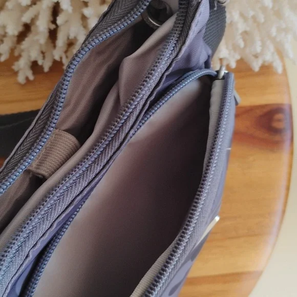 Baggallini 💥NWT💥 Joey Grey Camouflage Messenger Bag. - Picture 10 of 12